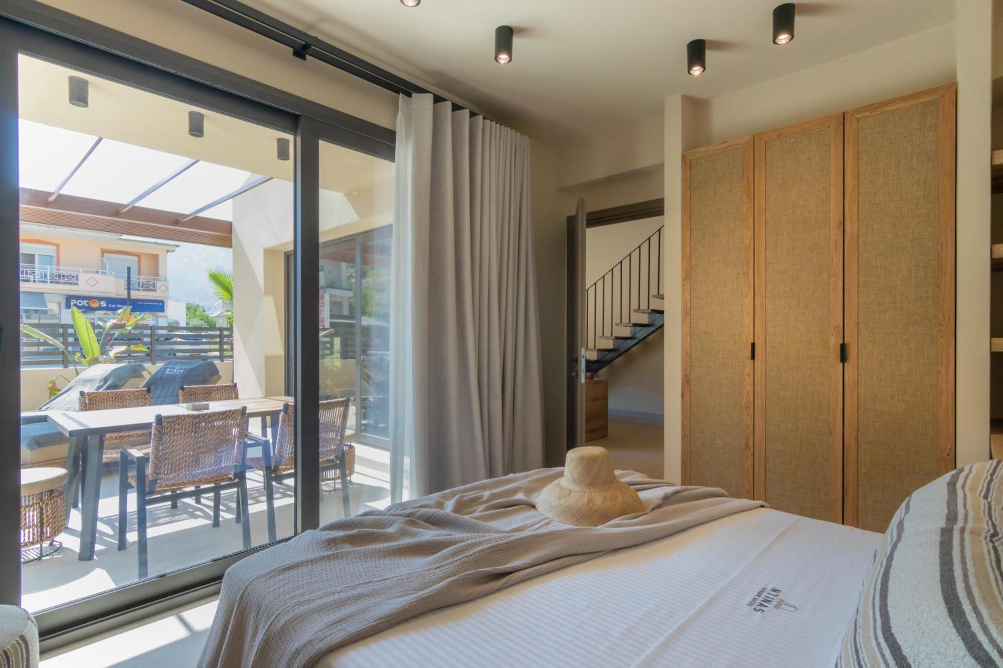 Ntinas Seaside Villa *